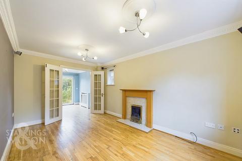 3 bedroom semi-detached house for sale, William Childerhouse Way, Norwich