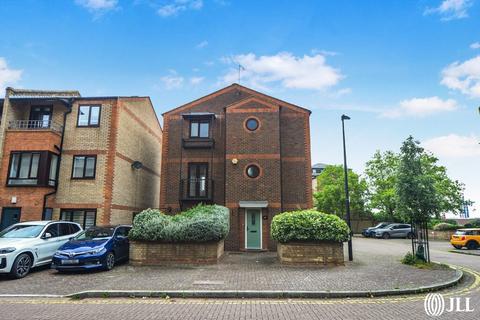 3 bedroom detached house to rent, Caledonian Wharf London E14