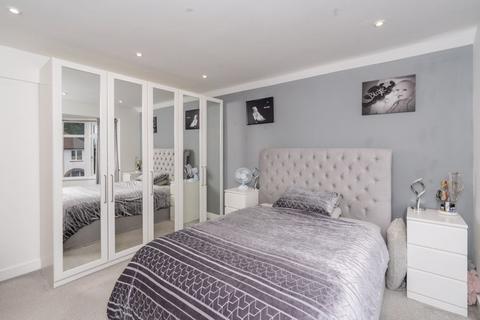 1 Brook Crescent, Hagley, Stourbridge, DY9 0QE