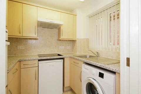undefined, Lewis Court, Redhill RH1