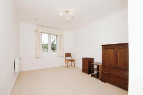 undefined, Lewis Court, Redhill RH1