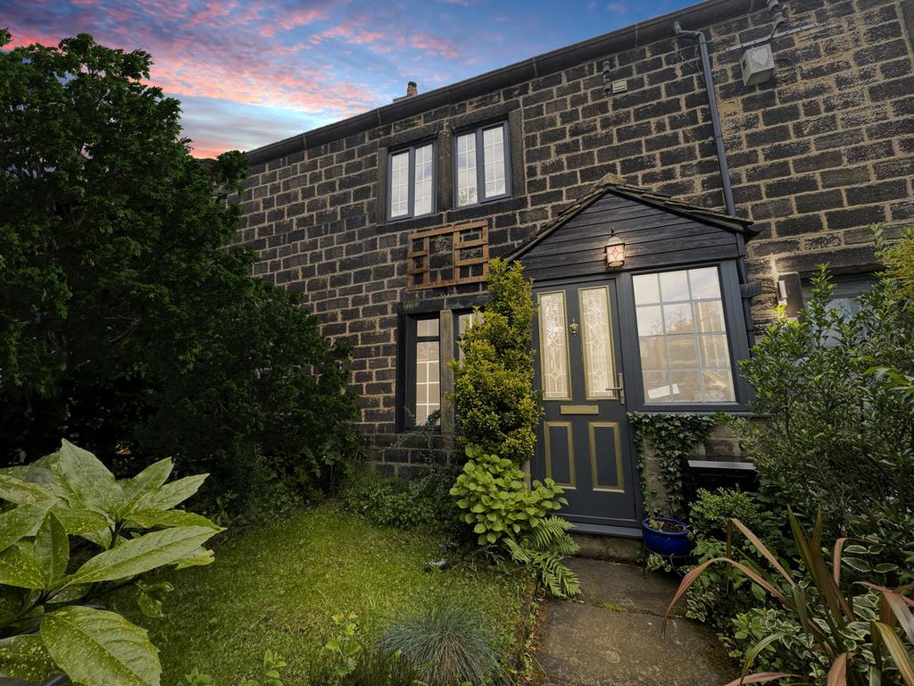 Apperley Lane, Leeds, LS19 3 bed terraced house for sale £290,000