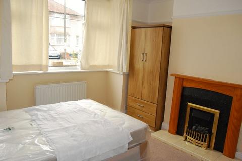 3 bedroom terraced house to rent, Wallscourt Road, Bristol BS34