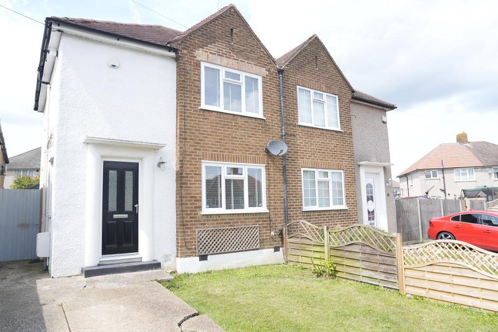New Addington, South Croydon CR0 2 bed semidetached house for sale £