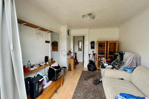 1 bedroom flat for sale, Shelton Avenue, Warlingham, Surrey, CR6 9NF