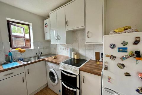 1 bedroom flat for sale, Shelton Avenue, Warlingham, Surrey, CR6 9NF