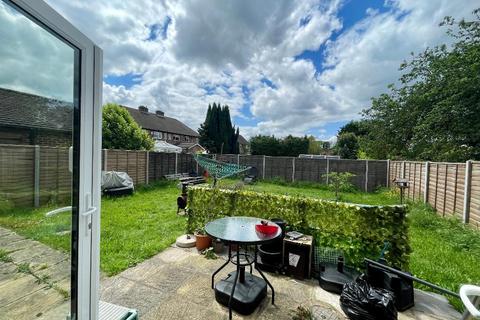 1 bedroom flat for sale, Shelton Avenue, Warlingham, Surrey, CR6 9NF