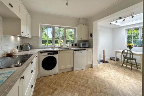 27 Kingswood Lane, Warlingham, CR6 9AB