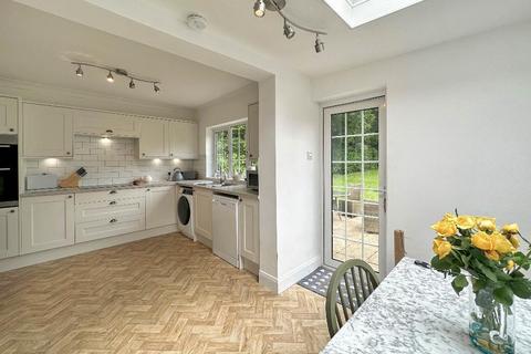 27 Kingswood Lane, Warlingham, CR6 9AB