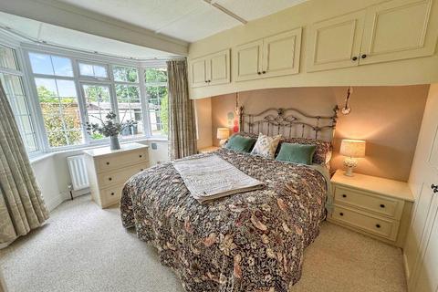 27 Kingswood Lane, Warlingham, CR6 9AB