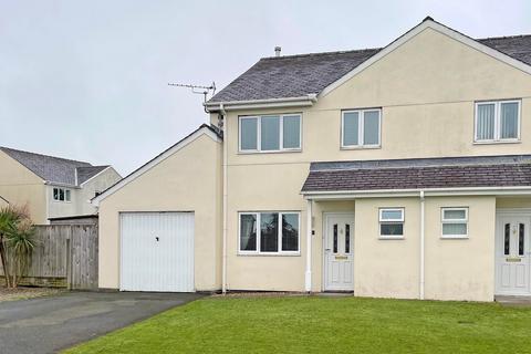 3 bedroom semi-detached house for sale, Cefn Dyffryn, Groeslon, Caernarfon, Gwynedd, LL54