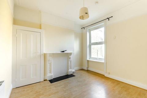 3 bedroom flat to rent, Half Moon Lane, Herne Hill, London, SE24