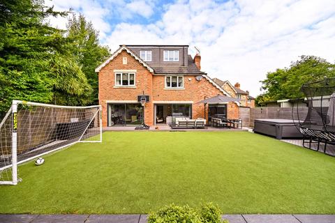 6 bedroom detached house to rent, Dorchester Close, Hinchley Wood, Esher, KT10