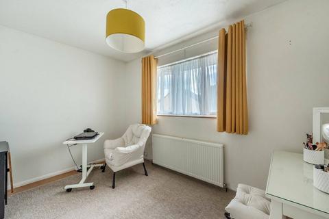 2 bedroom maisonette to rent, Allonby Drive, Ruislip, HA4