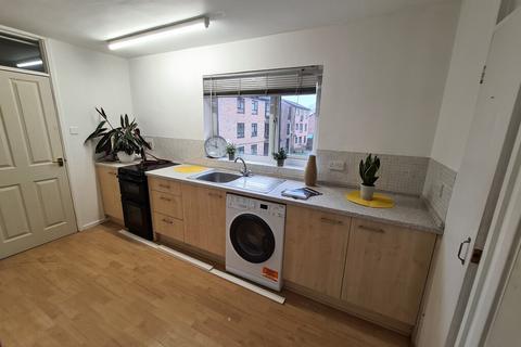 1 bedroom in a flat share to rent, Goldwell Road - FL