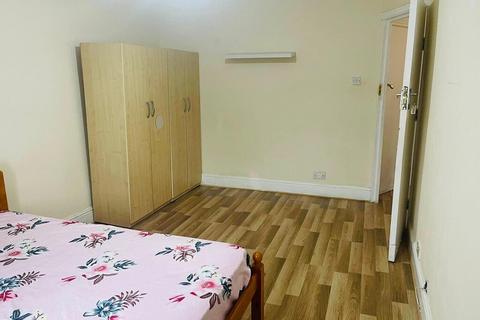 1 bedroom in a house share to rent, Parkfield Avenue,Uxbridge, UB10
