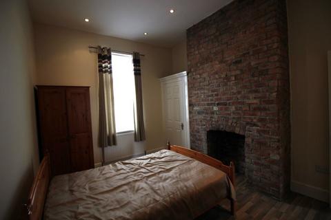 2 bedroom flat to rent, Lyndhurst Terrace