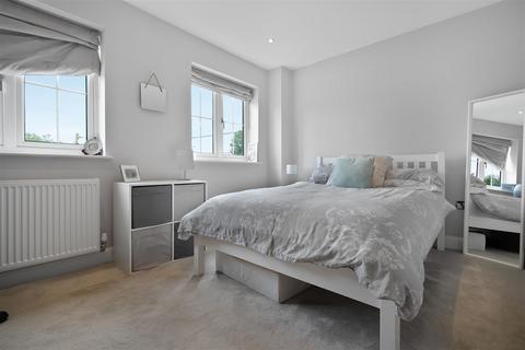3 bedroom semi-detached house for sale, Fernbank Road, Ascot