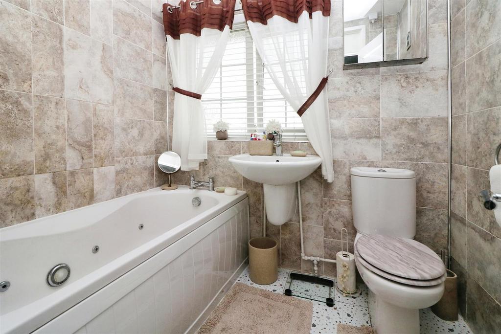 100 laudsdale bathroom.JPG