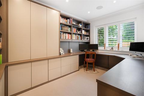 Woodside House Sandringham Drive, Ascot, SL5 7GY