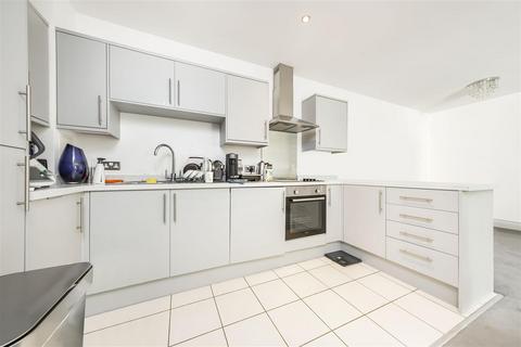 2 bedroom flat for sale, Gateway Court, Bricket Wood, St. Albans