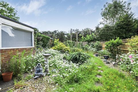 17 Brackendene, Bricket Wood, St Albans, AL2 3SX