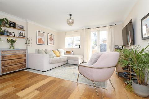 2 bedroom flat for sale, Seven Sisters Road, Finsbury Park