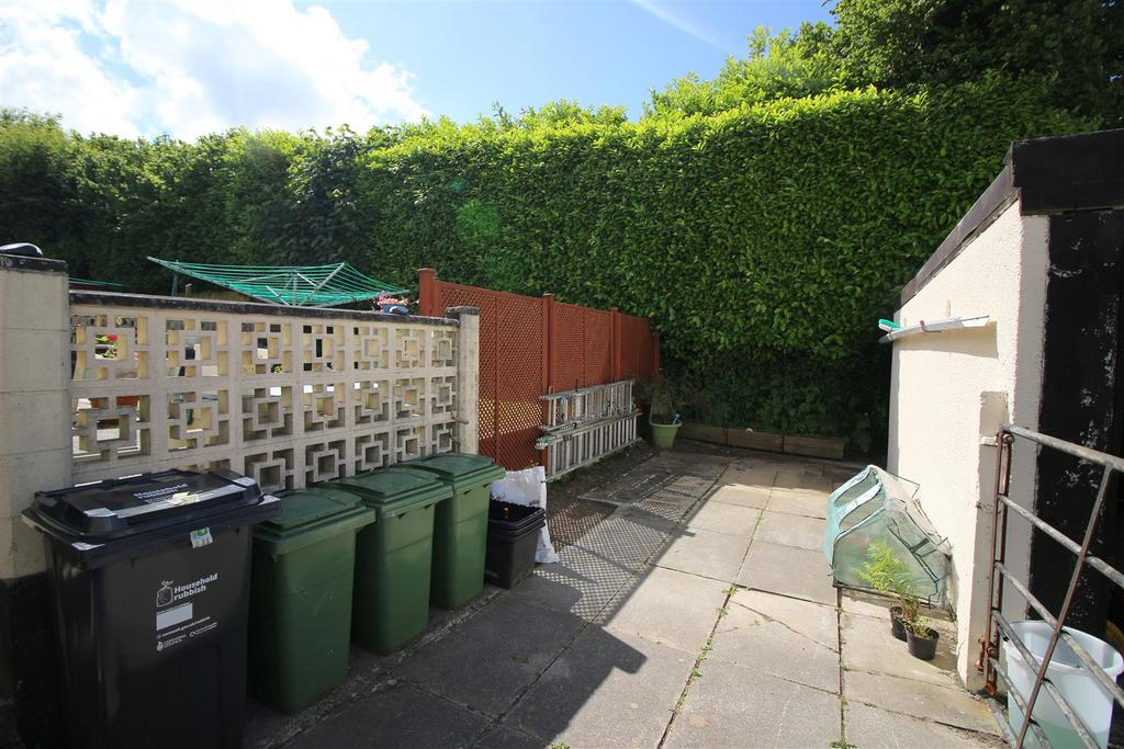 Side garden/parking