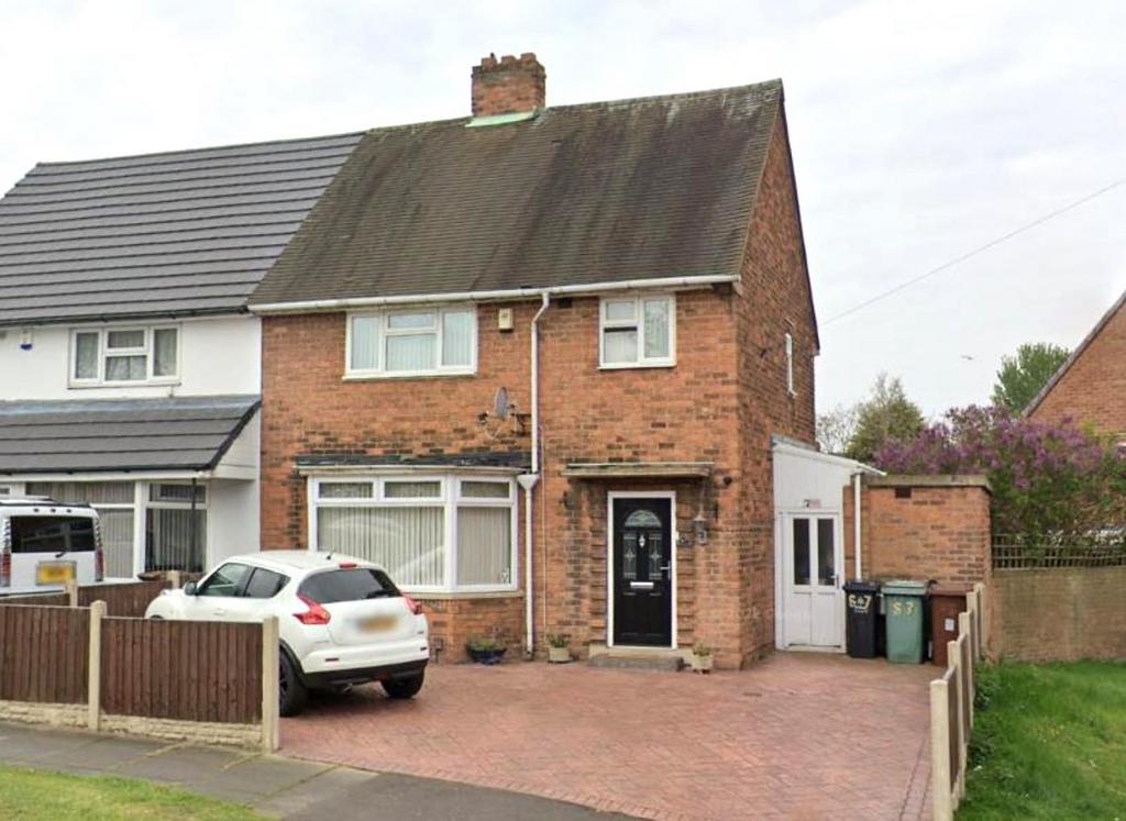 Jerome Road, Walsall 3 bed semidetached house £995 pcm (£230 pw)