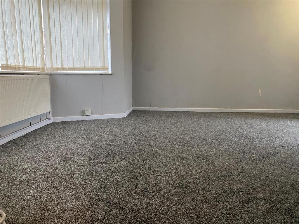 Jerome Road, Walsall 3 bed semidetached house £995 pcm (£230 pw)