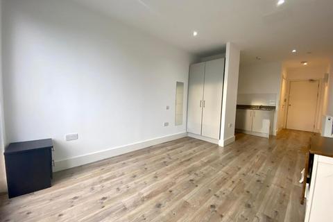 Studio to rent, Luminaire Apartments, Kilburn High Road, London