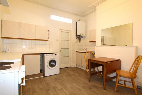 Studio to rent, Ravenstone Road, London N8