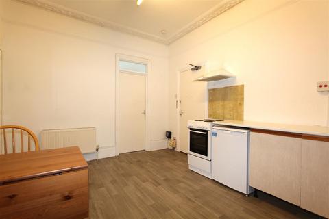 Studio to rent, Ravenstone Road, London N8