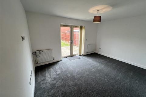 3 bedroom semi-detached house to rent, Hazelmount Way, Castleford, WF10