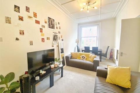4 bedroom apartment to rent, Finchley Road, St John's Wood London