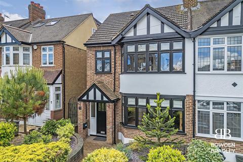4 bedroom end of terrace house for sale, Turpins Lane, Woodford Green