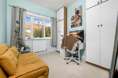 2 bedroom duplex for sale, Barrow Road, London
