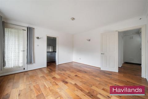 1 bedroom flat for sale, Dunraven Drive, Enfield