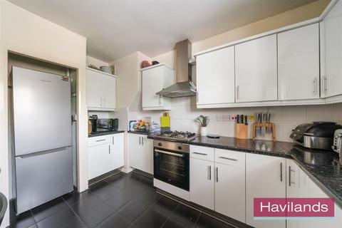 3 bedroom flat for sale, The Poplars, London