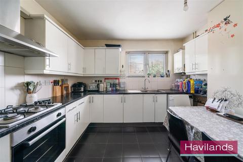 3 bedroom flat for sale, The Poplars, London