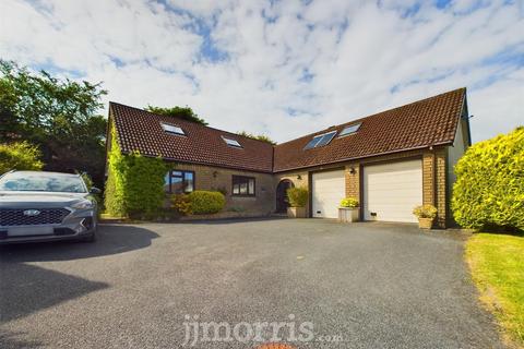 Narberth - 3 bedroom detached bungalow for sale