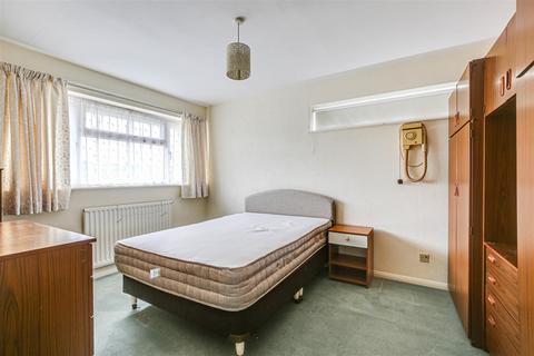 8 Costells Meadow, Westerham, TN16 1BN