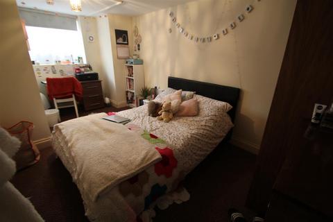 1 bedroom in a house share to rent, Richmond Mount, Hyde Park, Leeds. LS6 1DF