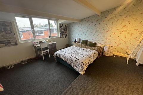 1 bedroom in a house share to rent, Richmond Mount, Hyde Park, Leeds. LS6 1DF