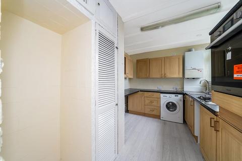 2 bedroom apartment for sale, Chingford Avenue, London E4