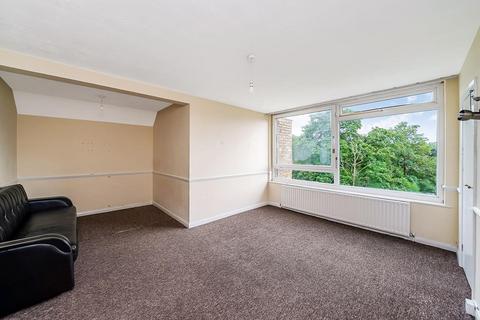 2 bedroom apartment for sale, Chingford Avenue, London E4