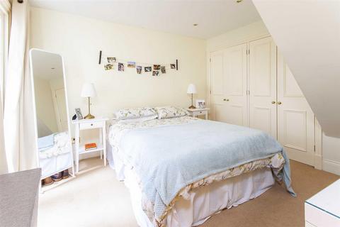2 bedroom flat to rent, High Street, Wimbledon