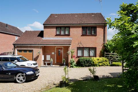 4 bedroom detached house for sale, Fir Grove, Calne