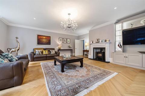 4 bedroom detached house for sale, Totteridge Common, Totteridge