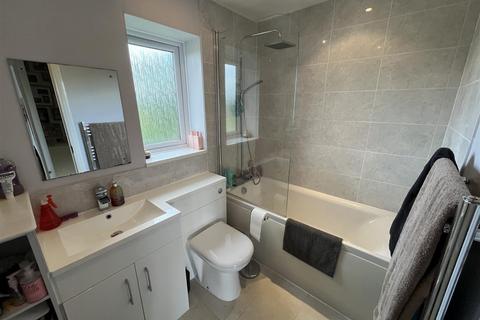 4 Blicks Close, Hullavington, Chippenham, SN14 6HQ
